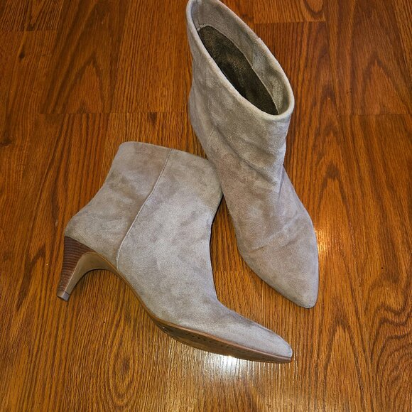 Dolce Vita Dee Truffle Suede Kitten Heel Bootie - Chic & Comfortable Size 6.5 - Picture 1 of 6
